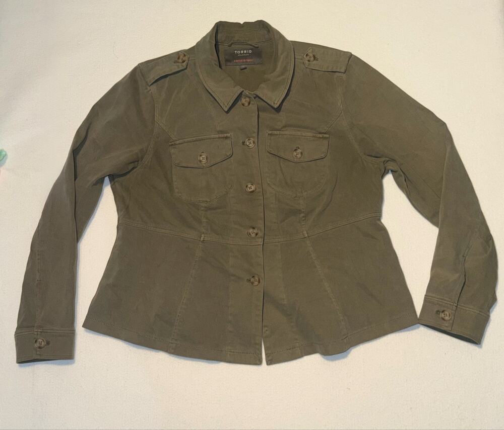 Torrid women’s olive green stretch twill peplum utility jacket